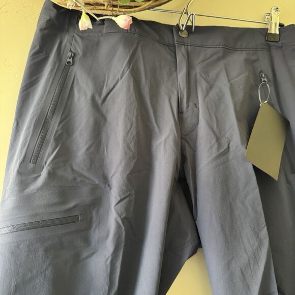 ARC'TERYX GAMMA PANTS - WOMEN'S - SIZE: WOMEN 8 SHORT - BLACK SAPPHIRE - Picture 6 of 14